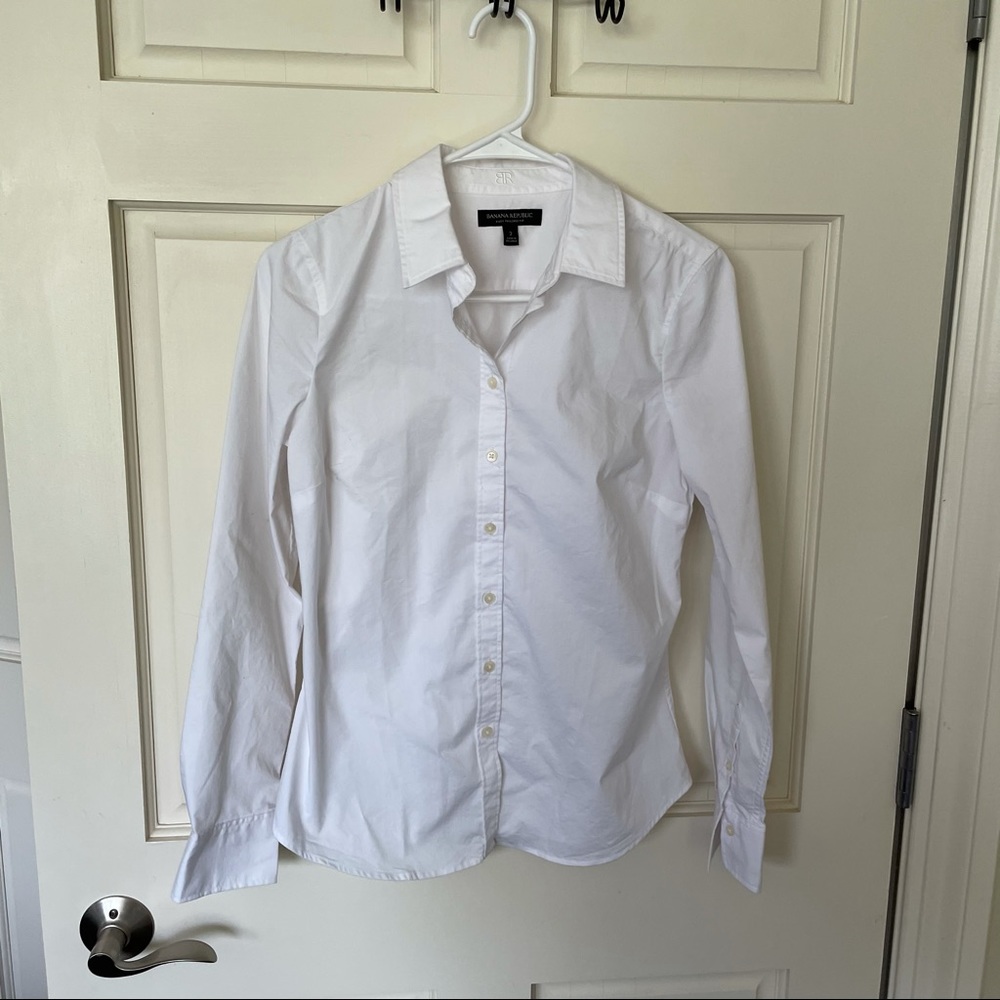 Banana Republic Size 2 White Button Down Shirt